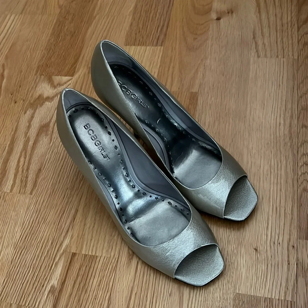 Shoes - Picture 1 of 3